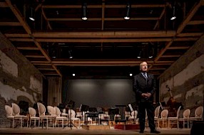 Le prince Antal Esterh&Atilde;&iexcl;zy &Atilde;&copy;tait pr&Atilde;&copy;sent lors de l'inauguration du th&Atilde;&copy;&Atilde;&cent;tre d'Esterhazy.